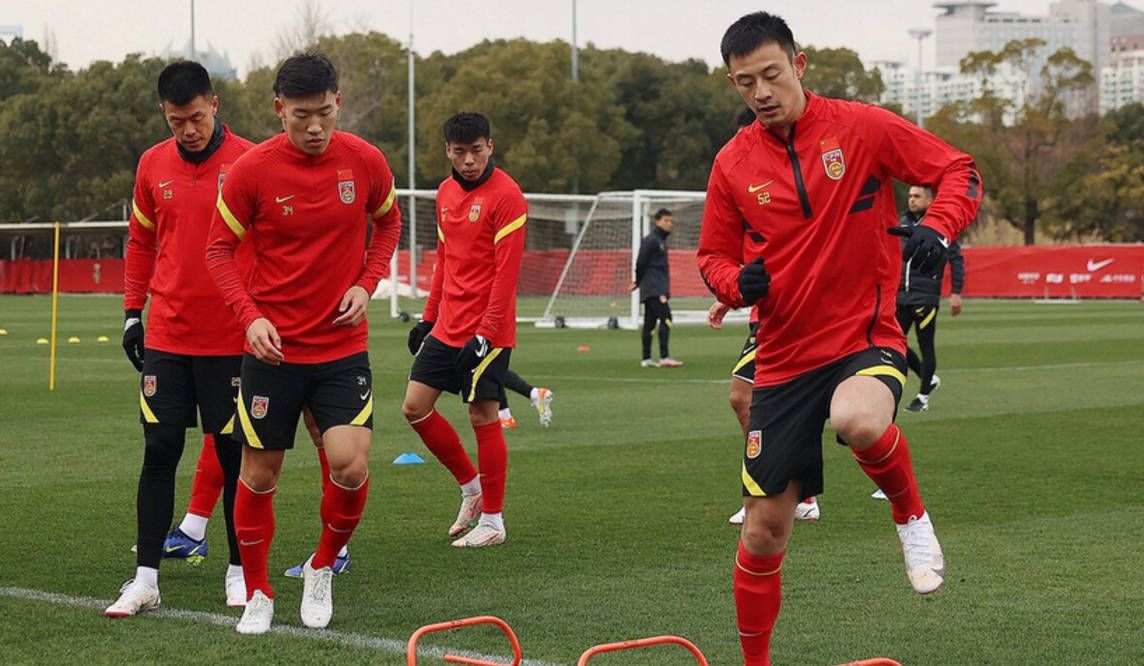 现在，又一年快要结束了，他们陷入循环之中，努力毫无成果。